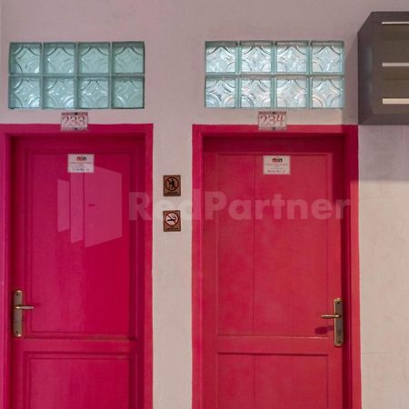 Asri Residence Near Jalan Iskandar Muda Medan Mitra Reddoorz Esterno foto