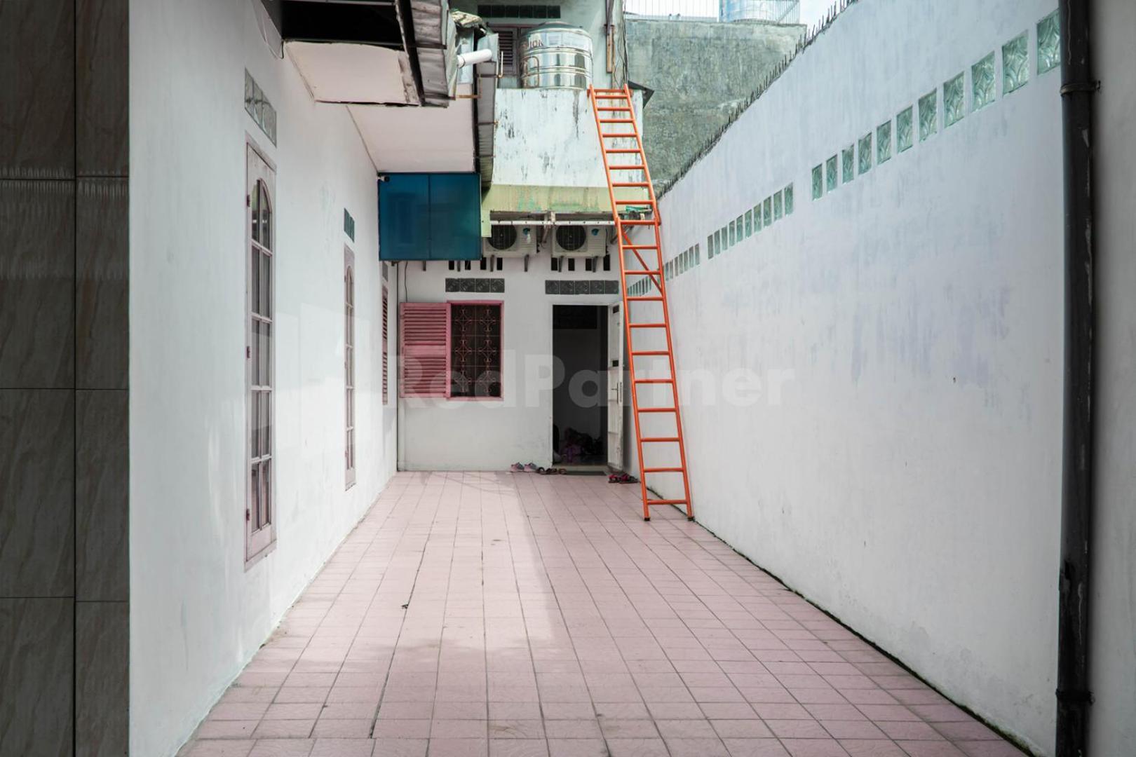 Asri Residence Near Jalan Iskandar Muda Medan Mitra Reddoorz Esterno foto